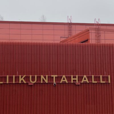 Järnefeltin liikuntahalli julkisivupellitykset